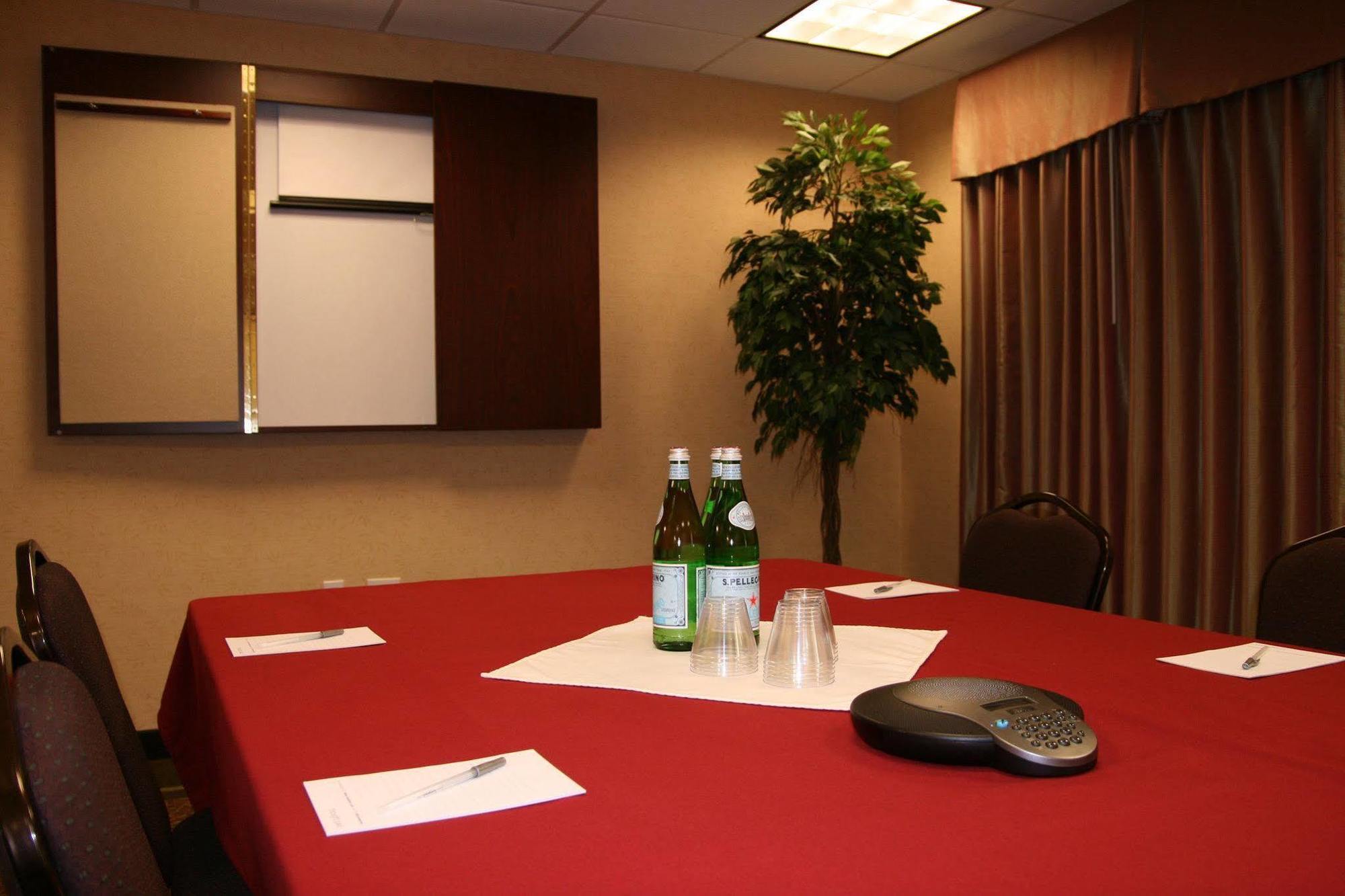 Hampton Inn & Suites Burlington Instalações foto